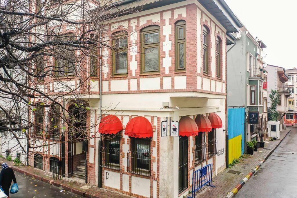 Historical Greco-Ottoman Pavilion Near Tram In Fatih اسطنبول المظهر الخارجي الصورة